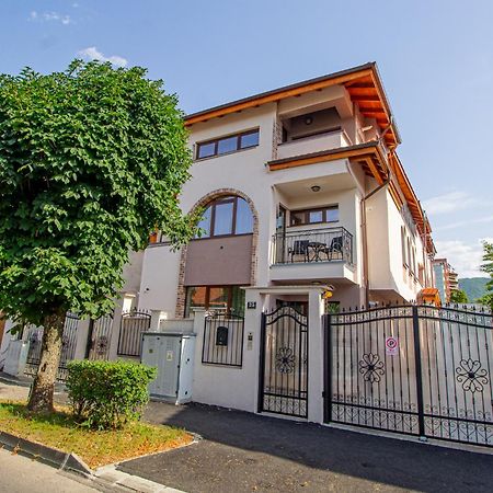 Cozy Brand New Boutique Aparthotel Брашов Екстериор снимка