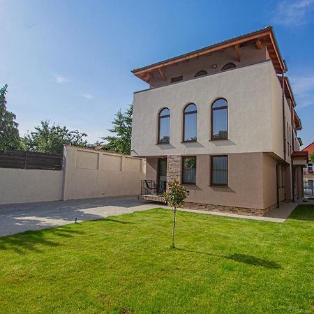 Cozy Brand New Boutique Aparthotel Брашов Екстериор снимка