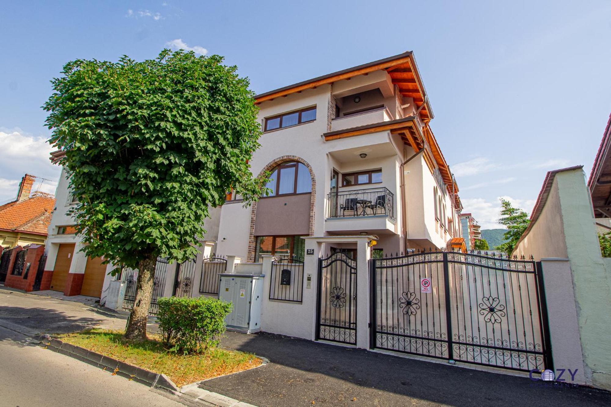 Cozy Brand New Boutique Aparthotel Брашов Екстериор снимка