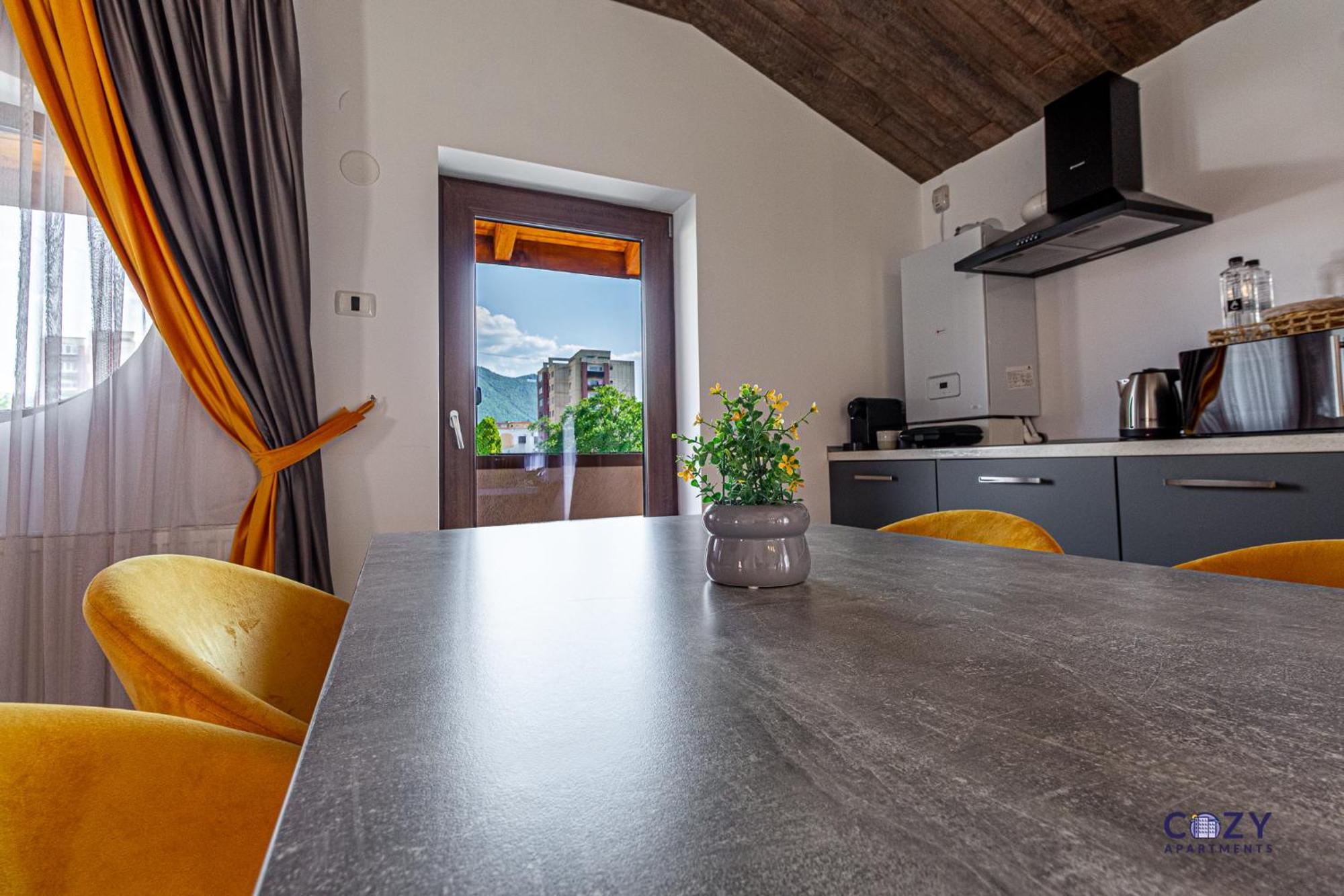 Cozy Brand New Boutique Aparthotel Брашов Екстериор снимка