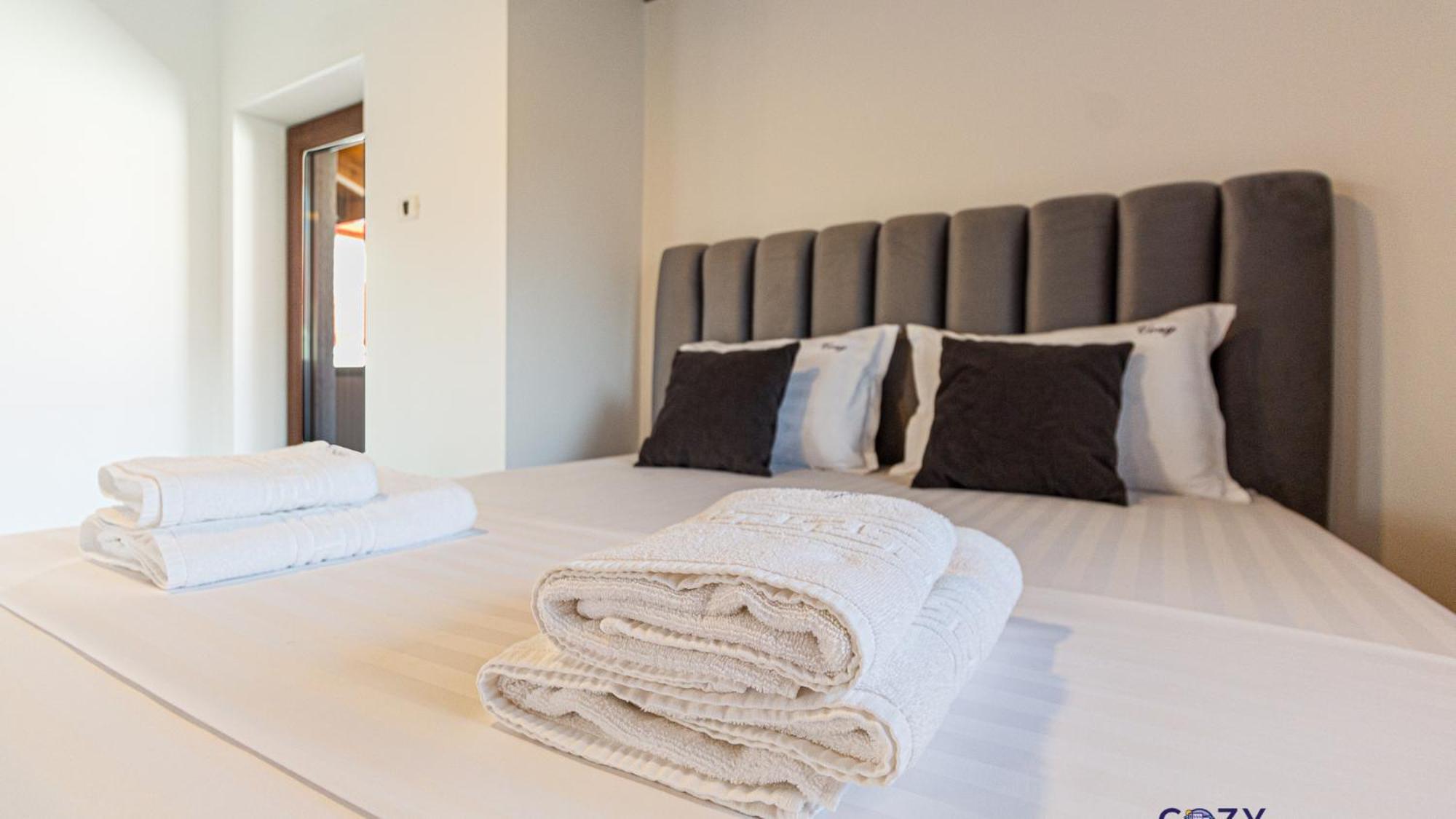 Cozy Brand New Boutique Aparthotel Брашов Екстериор снимка