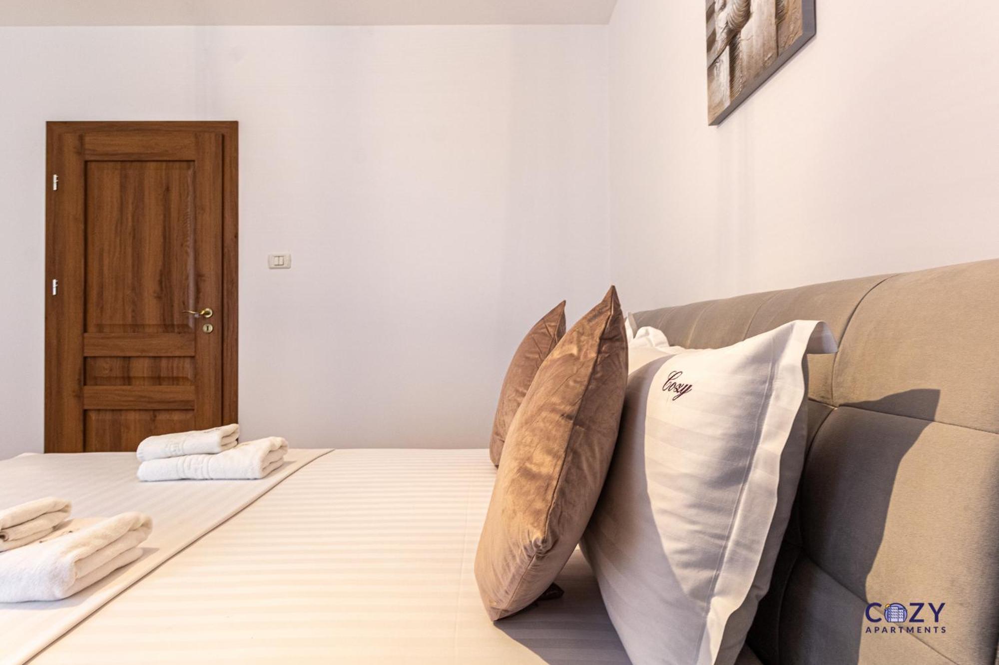 Cozy Brand New Boutique Aparthotel Брашов Екстериор снимка